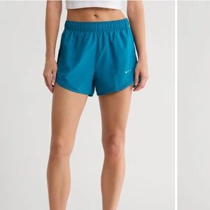 Nike Dri-Fit 3in Mid Rise Running short